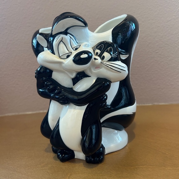 Pepe & Penelope Vase with Original Box (1997 Warner Bros Studio Store Exclusive) - Picture 2 of 14